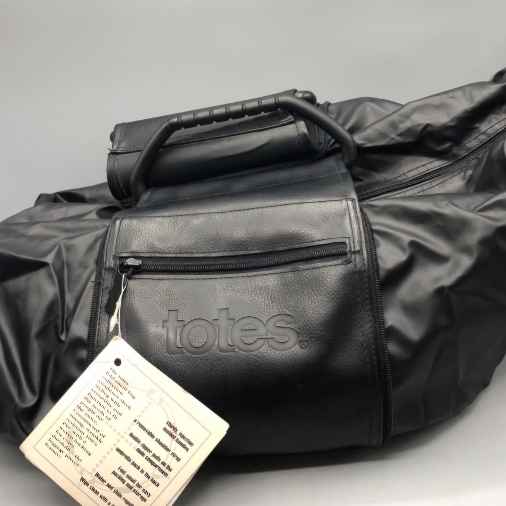 Totes Onyx Toiletry Bag for Men - Picture 8 of 10